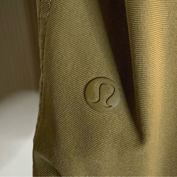 Lululemon The Works Short 11" Warpstreme
Artifact Size 40 - Picture 5 of 10